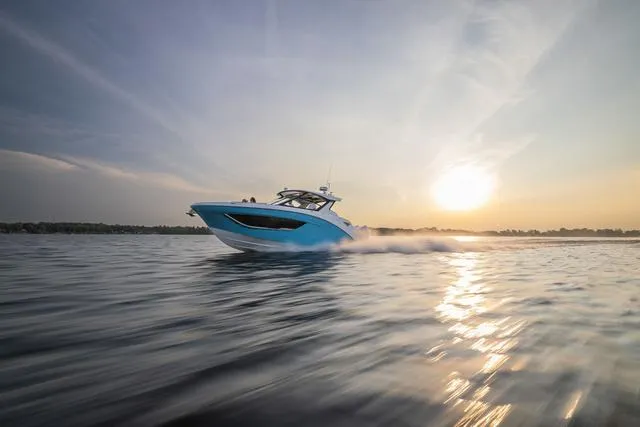 Slide: The Image of Hurricane Sundeck 3200 OB - Yacht Certified 2025 - 52