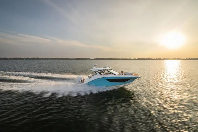 Slide: The Image of Hurricane Sundeck 3200 OB - Yacht Certified 2025 - 53