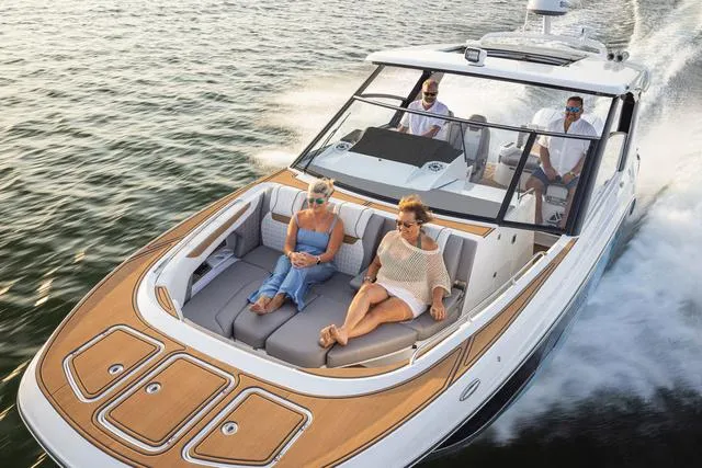 Slide: The Image of Hurricane Sundeck 3200 OB - Yacht Certified 2025 - 55