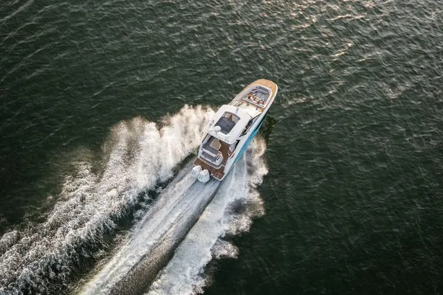 Slide: The Image of Hurricane Sundeck 3200 OB - Yacht Certified 2025 - 58