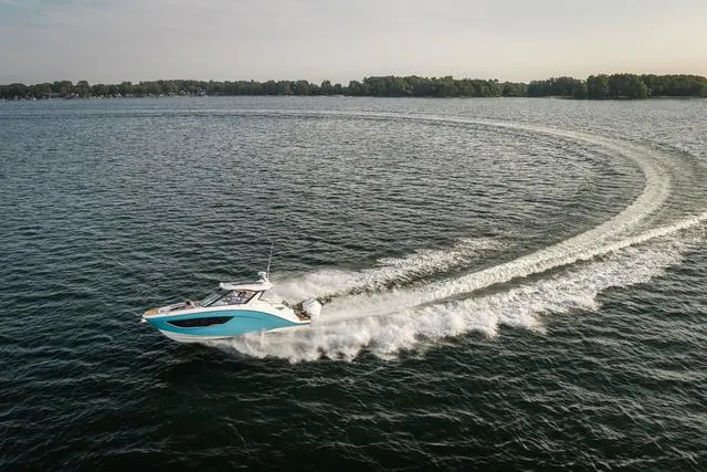 Slide: The Image of Hurricane Sundeck 3200 OB - Yacht Certified 2025 - 60