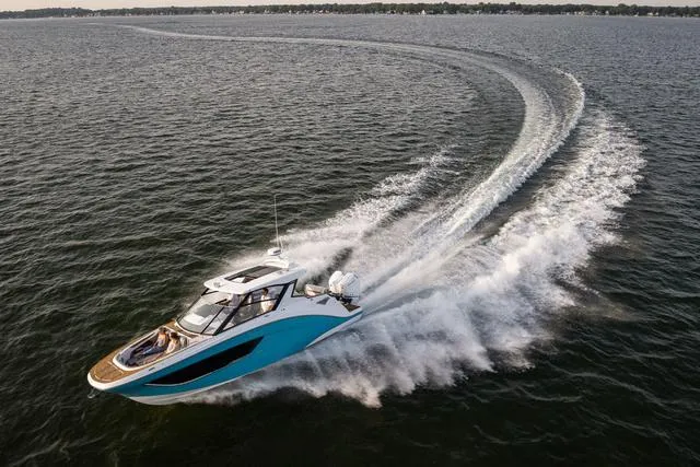 Slide: The Image of Hurricane Sundeck 3200 OB - Yacht Certified 2025 - 62