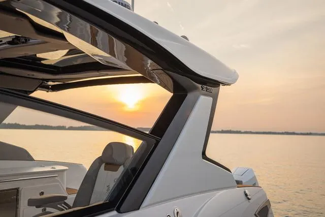 Slide: The Image of Hurricane Sundeck 3200 OB - Yacht Certified 2025 - 7