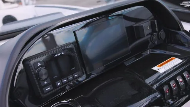 Slide: The Image of Yamaha 195S 2025 - 10