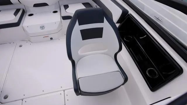 Slide: The Image of Yamaha 195S 2025 - 12