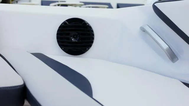 Slide: The Image of Yamaha 195S 2025 - 7