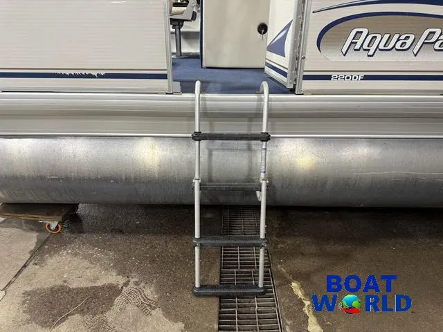 Slide: The Image of Aqua 220 DF Pontoon 2002 - 60