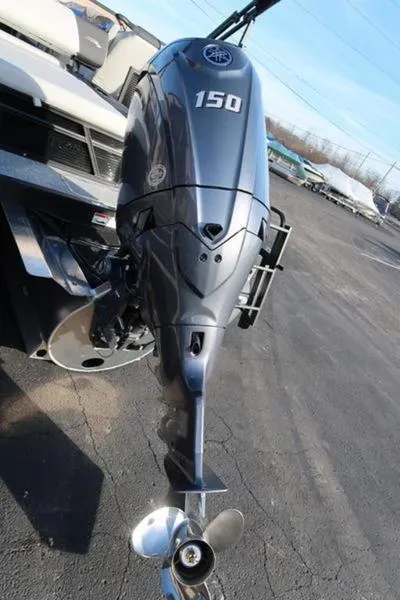 Slide: The Image of 2025 Bennington 22 SSB boat with Yamaha 150 outboard motor. - 4