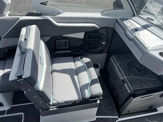 Slide: The Image of Tigé Ultré 23ZX 2025 - 5