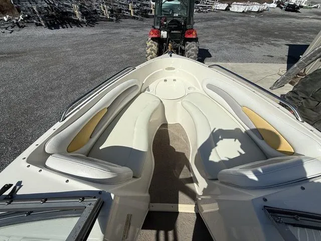 Slide: The Image of 2006 Stingray 195LR boat interior with white seating and yellow accents. - 10