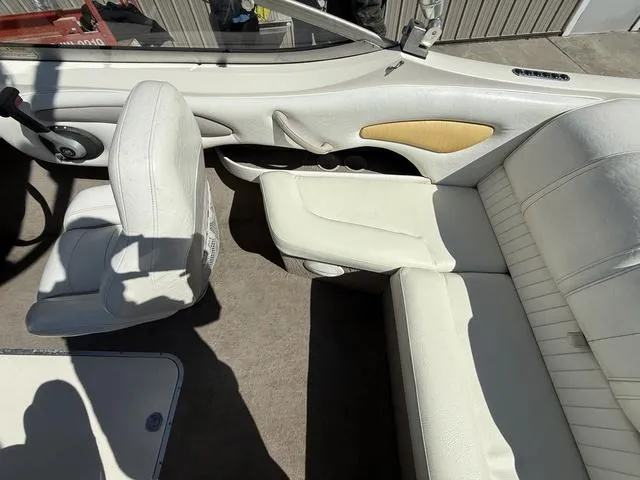 Slide: The Image of Interior of a 2006 Stingray 195LR boat with white leather seating. - 12