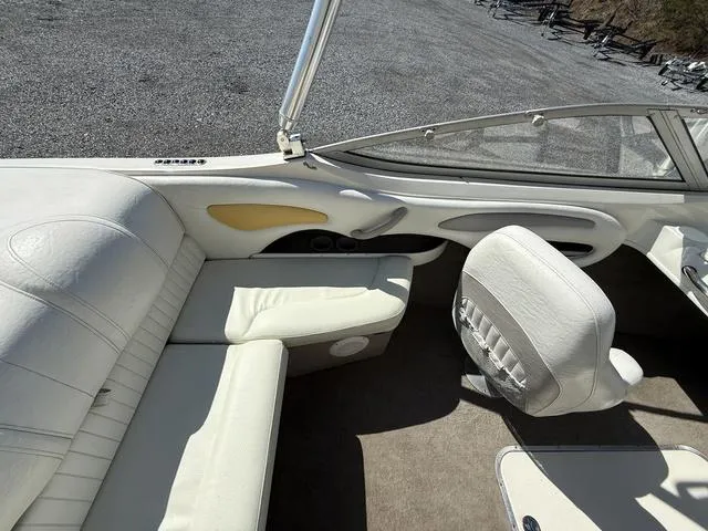Slide: The Image of 2006 Stingray 195LR boat interior with white seating and carpeted floor. - 13