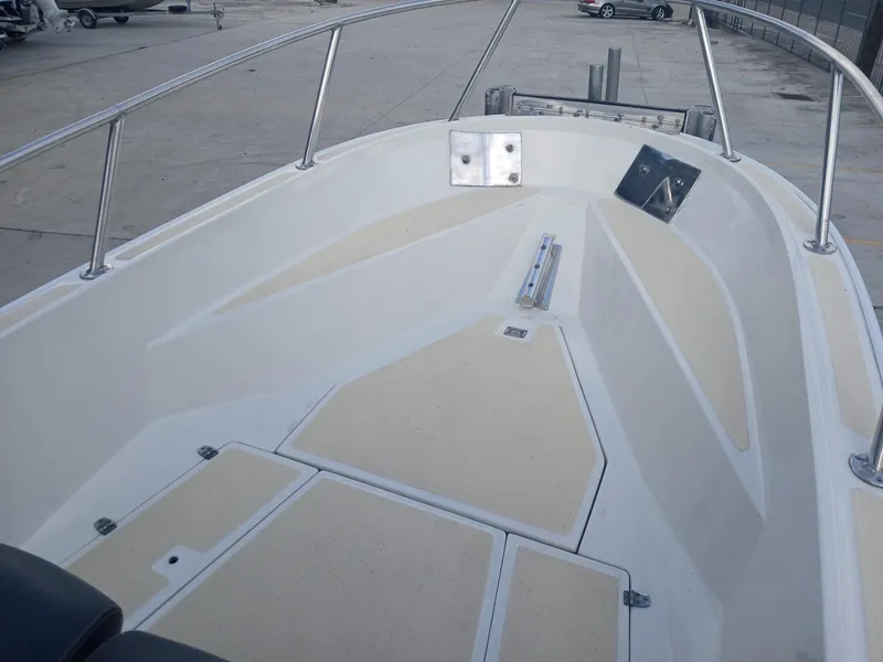 Slide: The Image of Boston Whaler 22 Outrage 1980 - 4