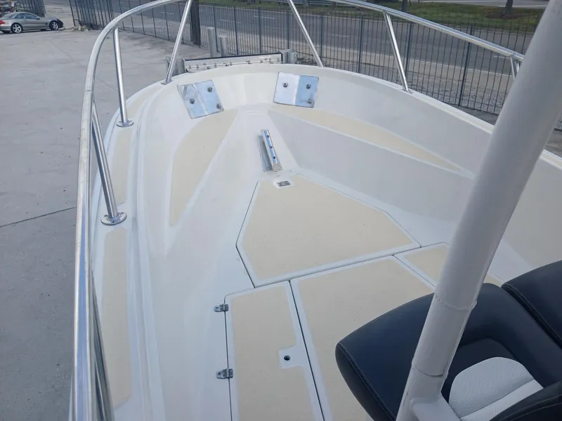 Slide: The Image of Boston Whaler 22 Outrage 1980 - 5