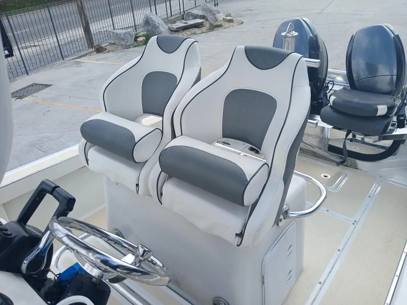 Slide: The Image of Boston Whaler 22 Outrage 1980 - 6