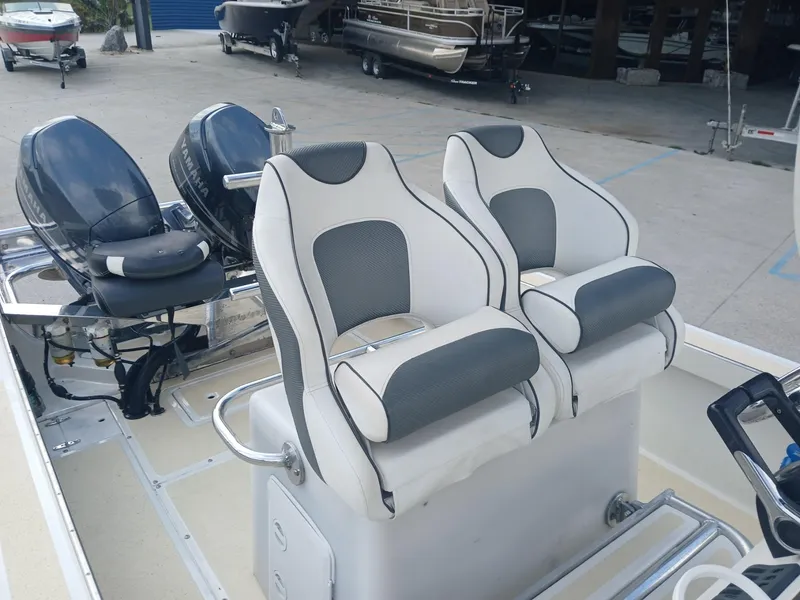 Slide: The Image of Boston Whaler 22 Outrage 1980 - 7