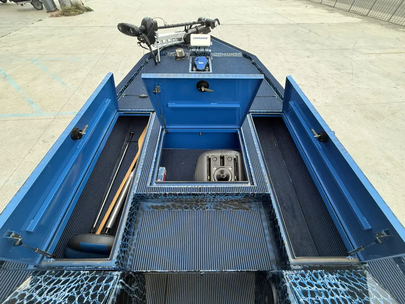 Slide: The Image of Gator Trax 20x72 Strike Series GE 2018 - 19