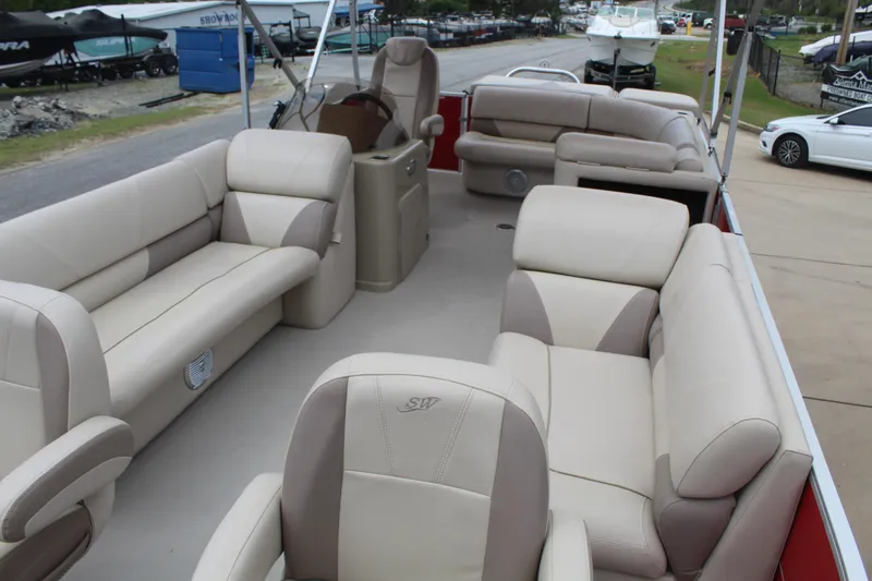 Slide: The Image of Silver Wave 230 ISLAND LP 2017 - 17