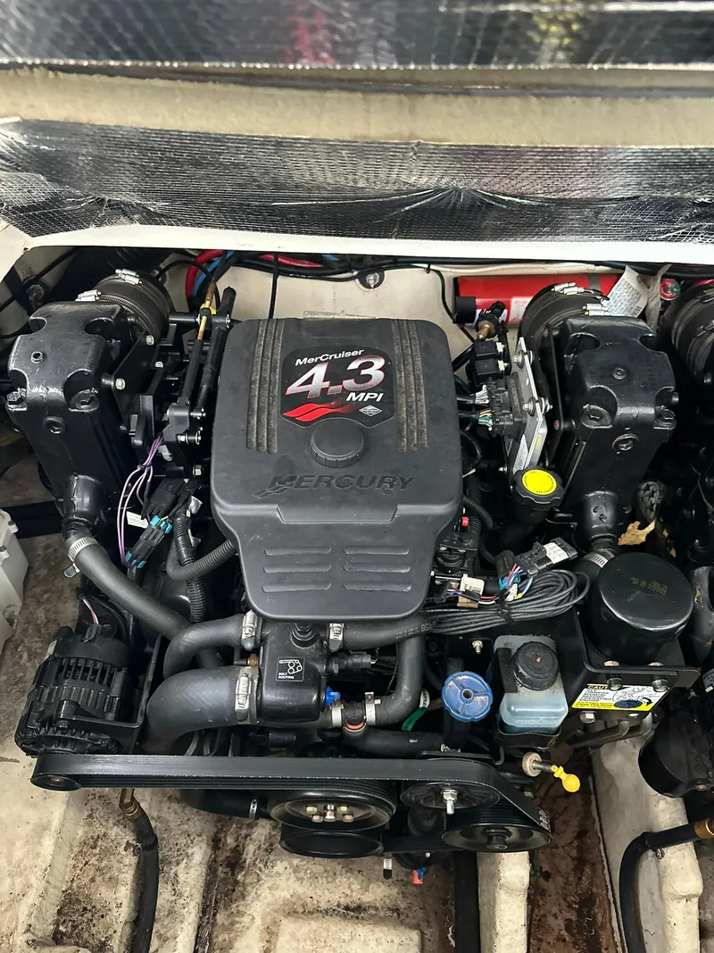 Slide: The Image of Engine of a 2007 Sea Ray 280 Sundancer boat, featuring a Mercury 4.3 MPI. - 21