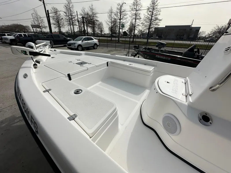 Slide: The Image of 2006 Skeeter ZX 22 Bay boat with spacious deck and storage compartments. - 14