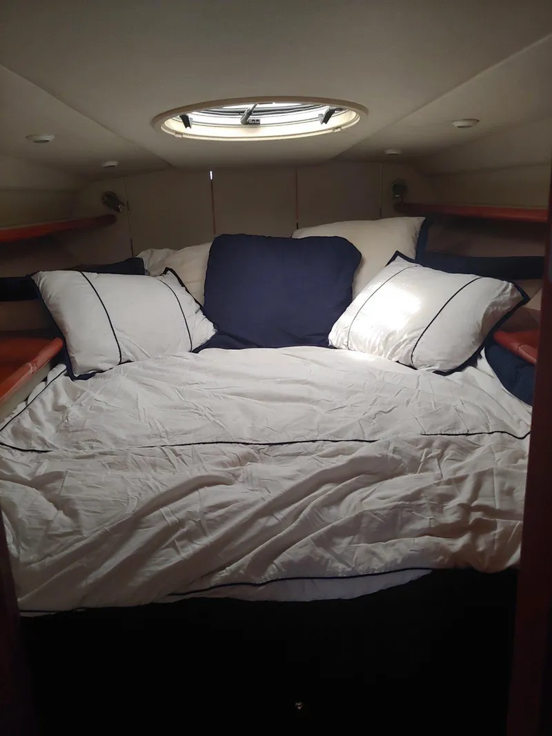 Slide: The Image of Cozy cabin interior of 2000 Sunseeker Superhawk 48 Mk II yacht. - 23
