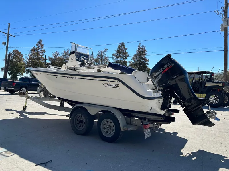 Slide: The Image of Boston Whaler Outrage 18 2000 - 4