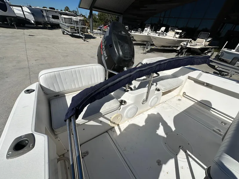 Slide: The Image of Boston Whaler Outrage 18 2000 - 7
