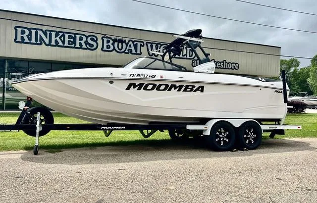 Slide: The Image of 2019 Moomba Makai™ boat on trailer at Rinkers Boat World dealership. - 1