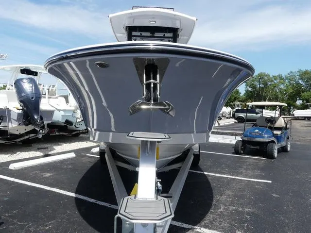 Slide: The Image of Robalo R250 2023 - 2