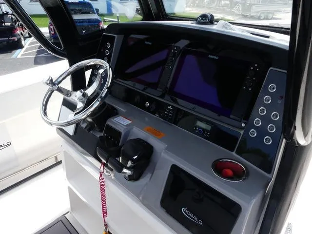 Slide: The Image of Robalo R250 2023 - 9