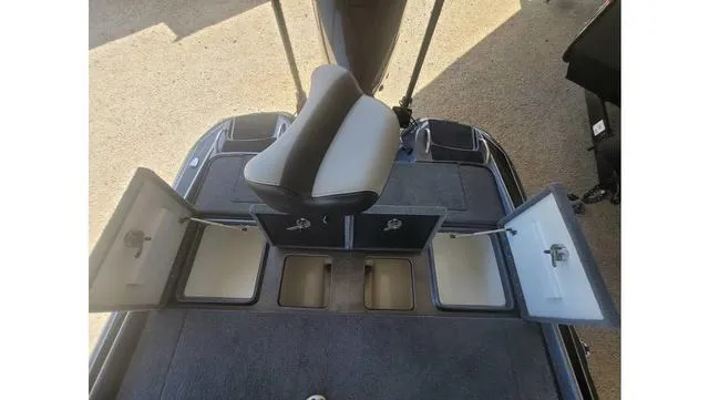 Slide: The Image of Phoenix Bass Boat 721 Pro XP SC 2022 - 16