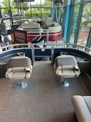 Slide: The Image of Sun Tracker Fishin' Barge 22 XP3 2025 - 13