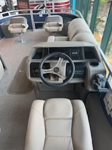 Slide: The Image of Sun Tracker Fishin' Barge 22 XP3 2025 - 18