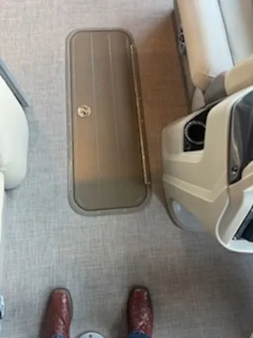 Slide: The Image of Sun Tracker Fishin' Barge 22 XP3 2025 - 20