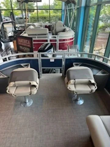 Slide: The Image of Sun Tracker Fishin' Barge 22 XP3 2025 - 9