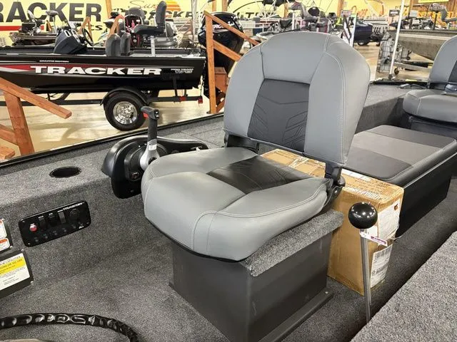 Slide: The Image of Tracker Pro Team 175 2025 - 14