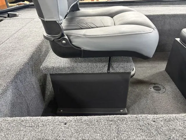 Slide: The Image of Tracker Pro Team 175 2025 - 21