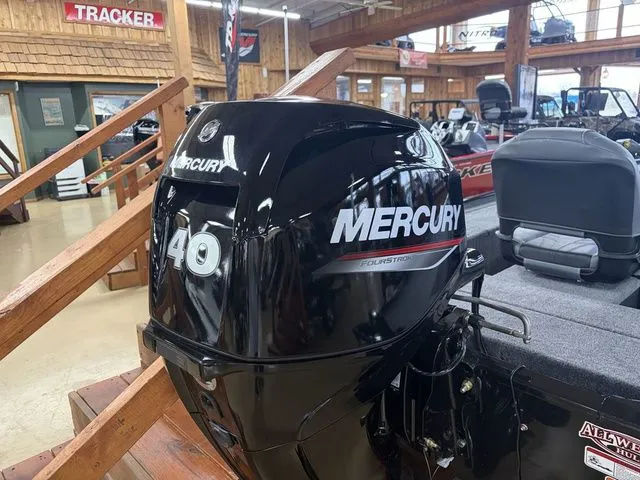 Slide: The Image of Tracker Pro Team 175 2025 - 3