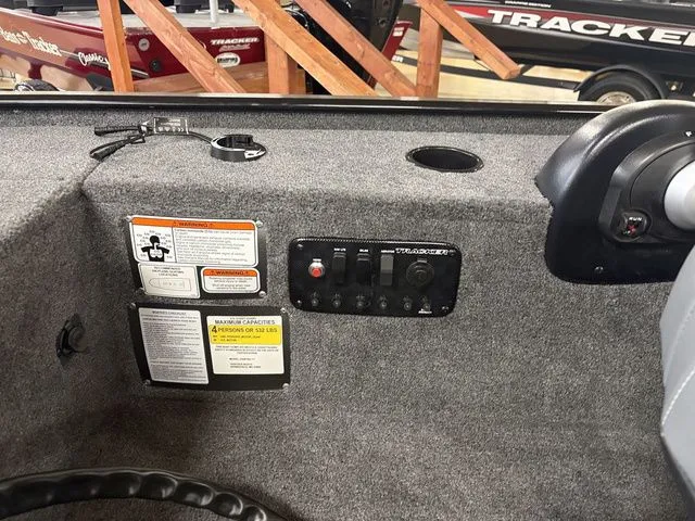 Slide: The Image of Tracker Pro Team 175 2025 - 30