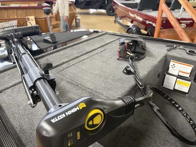 Slide: The Image of Tracker Pro Team 175 2025 - 32