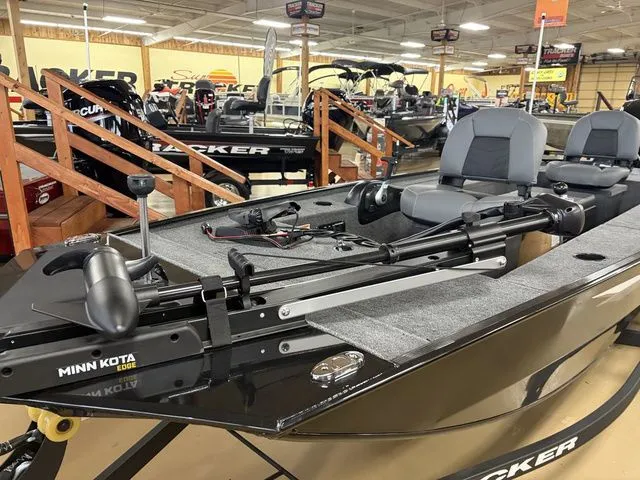 Slide: The Image of Tracker Pro Team 175 2025 - 34