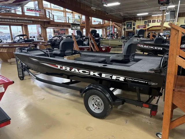 Slide: The Image of Tracker Pro Team 175 2025 - 43