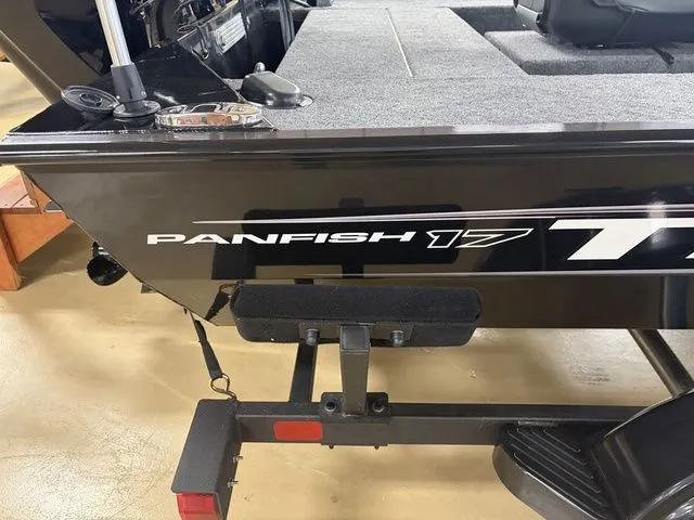 Slide: The Image of Tracker Pro Team 175 2025 - 5