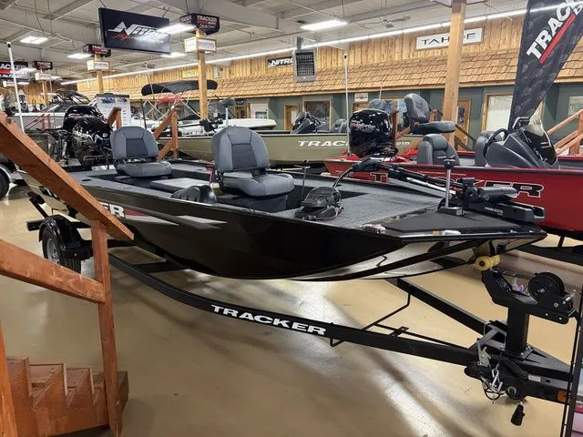 Slide: The Image of Tracker Pro Team 175 2025 - 8