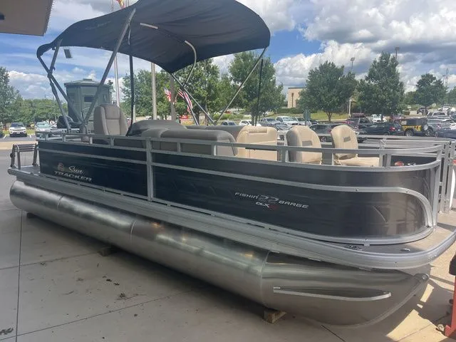 Slide: The Image of Sun Tracker Fishin' Barge 22 XP3 2025 - 10