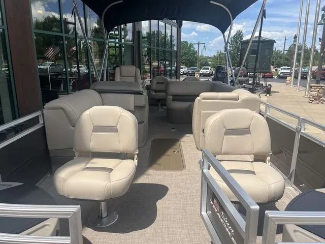 Slide: The Image of Sun Tracker Fishin' Barge 22 XP3 2025 - 18