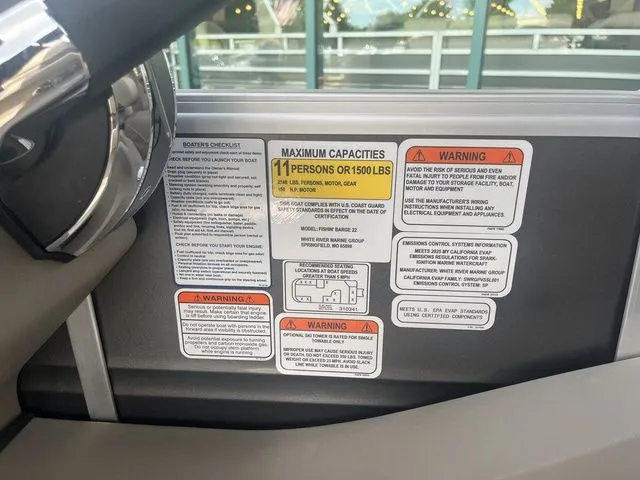 Slide: The Image of Sun Tracker Fishin' Barge 22 XP3 2025 - 4