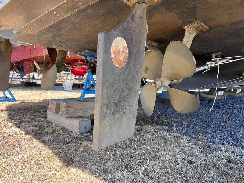 Slide: The Image of Carver 42 Cockpit Motor Yacht 1987 - 3