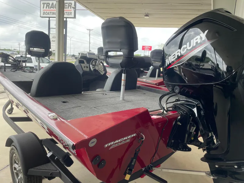 Slide: The Image of 2025 Tracker Pro Team 175 boat with Mercury engine, displayed at a boating center. - 2