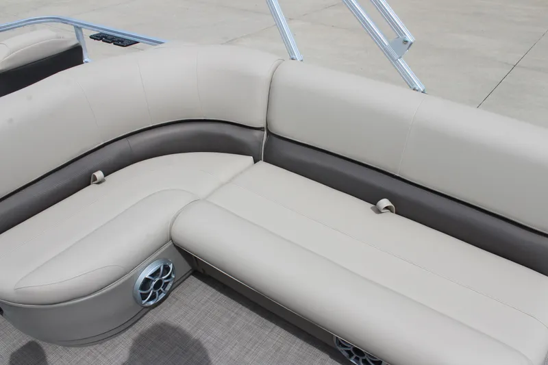 Slide: The Image of Sun Tracker Bass Buggy 18 DLX 2025 - 100